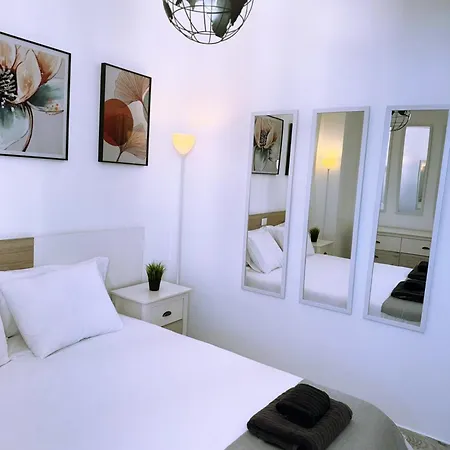 Bohemian Next To Yumbo Apartment