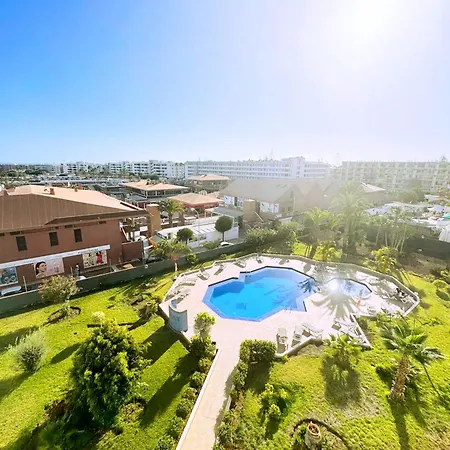 Bohemian Next To Yumbo Apartment